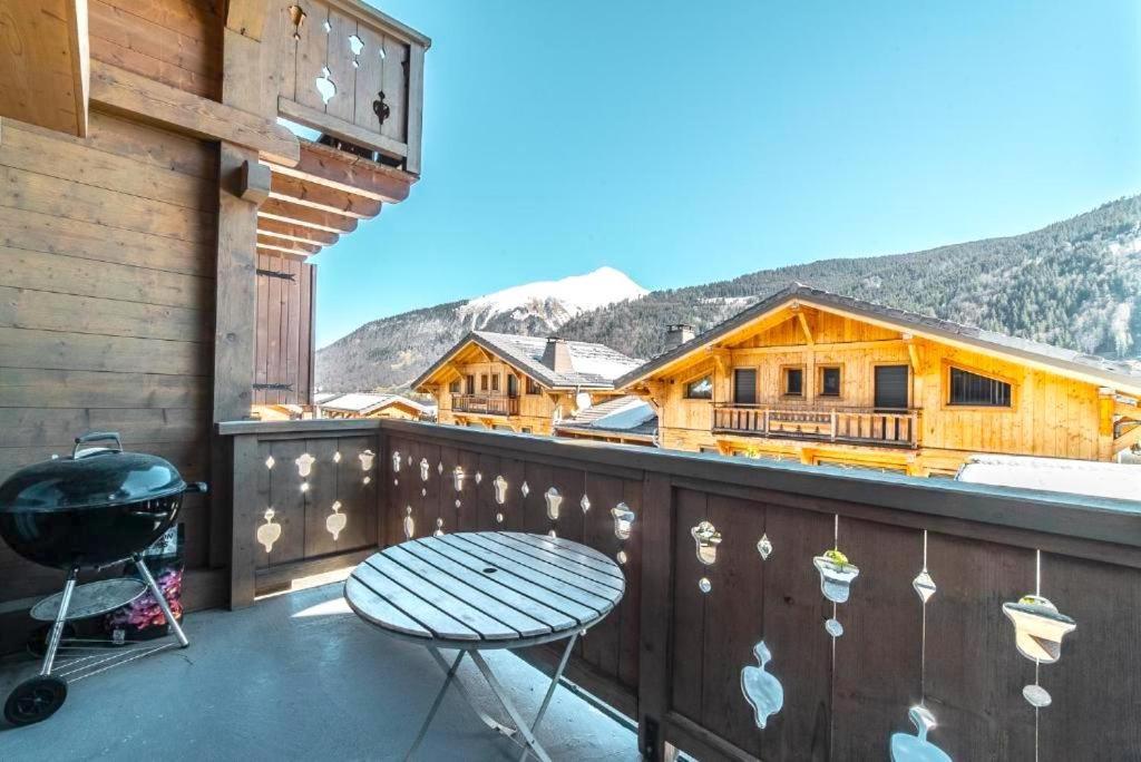 Chalet Muguet Gauche With Hot Tub Sleeps 10 Central Morzine Eksteriør bilde