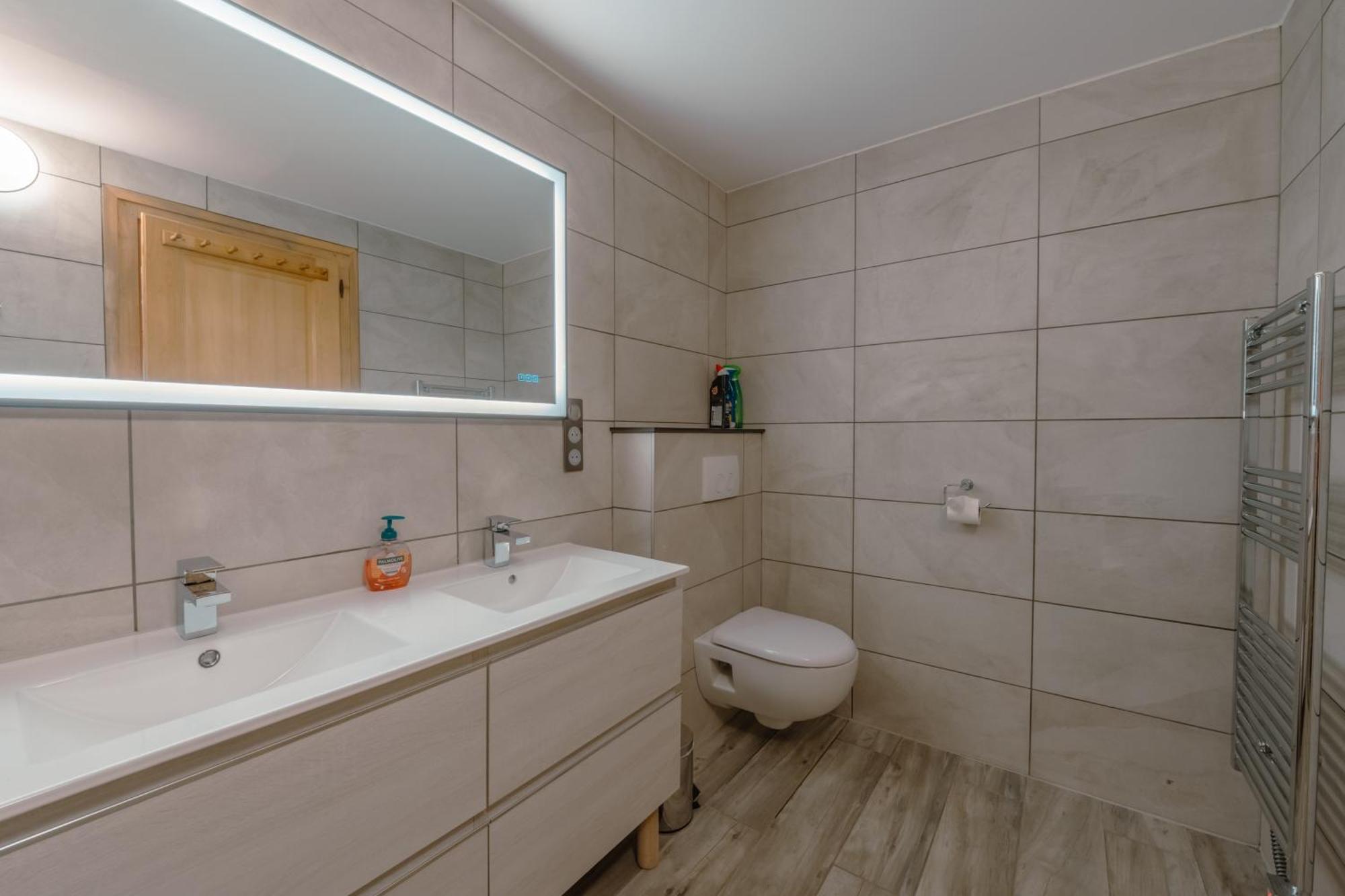 Chalet Muguet Gauche With Hot Tub Sleeps 10 Central Morzine Eksteriør bilde