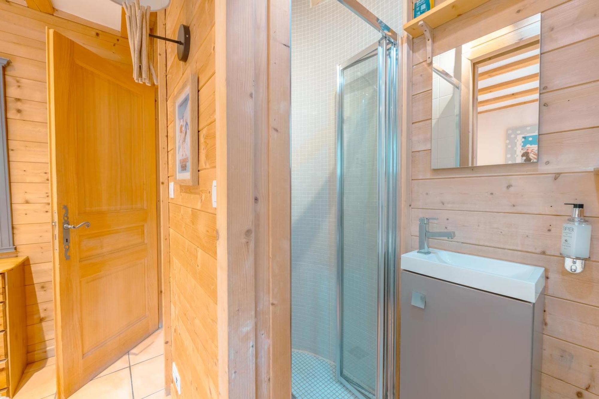 Chalet Muguet Gauche With Hot Tub Sleeps 10 Central Morzine Eksteriør bilde