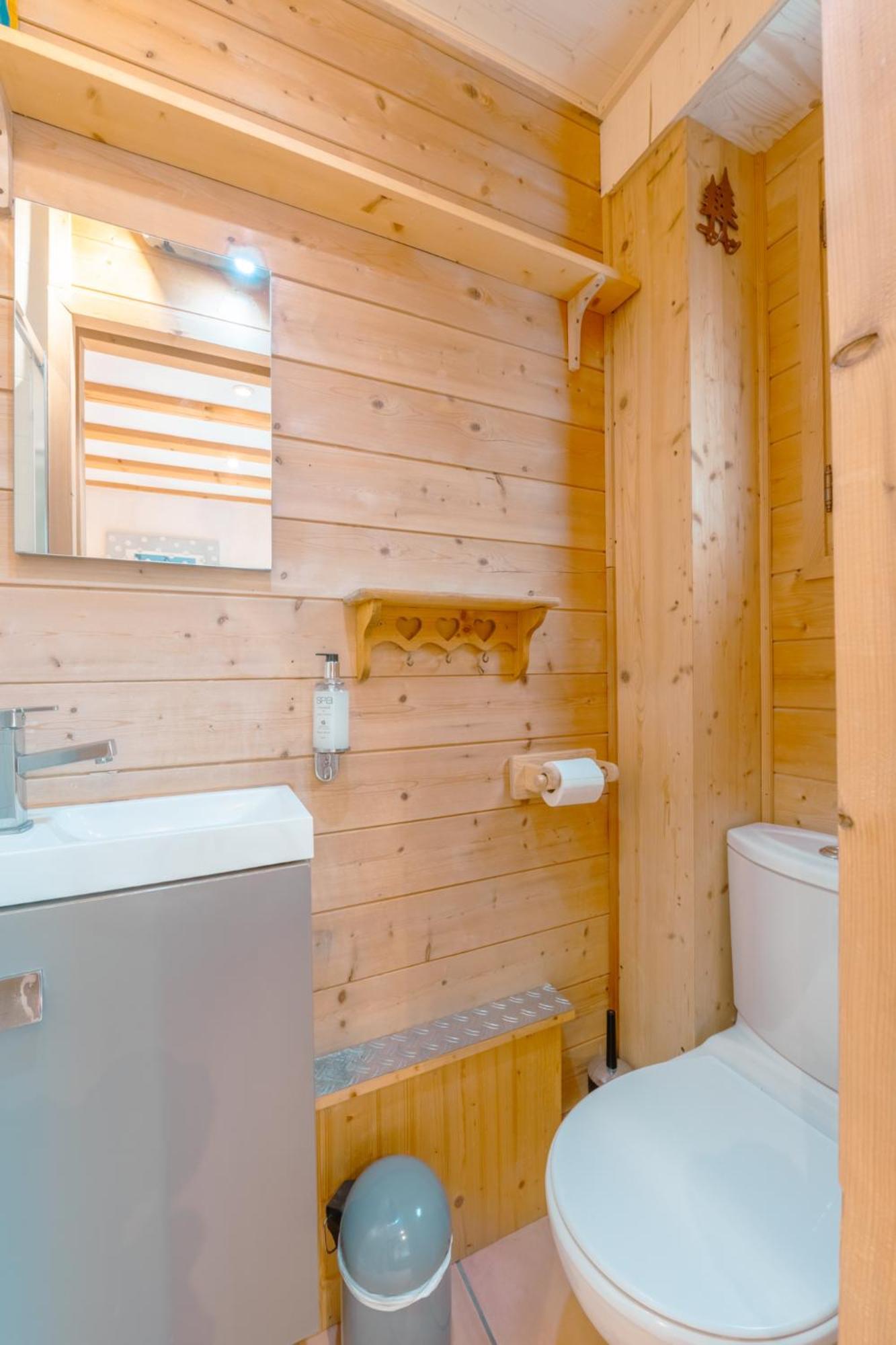 Chalet Muguet Gauche With Hot Tub Sleeps 10 Central Morzine Eksteriør bilde