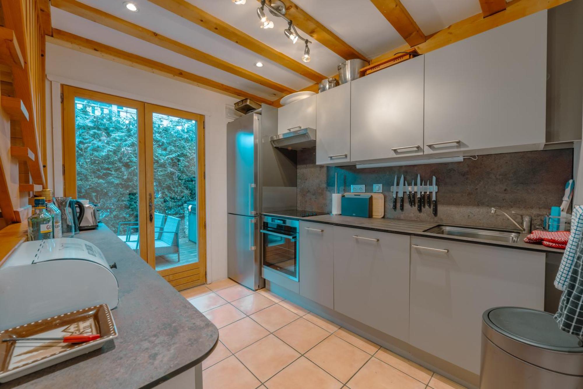 Chalet Muguet Gauche With Hot Tub Sleeps 10 Central Morzine Eksteriør bilde