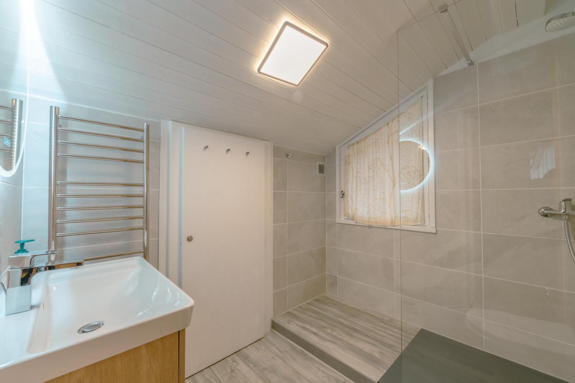 Chalet Muguet Gauche With Hot Tub Sleeps 10 Central Morzine Eksteriør bilde